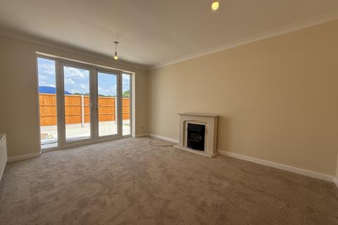 4 bedroom detached bungalow to rent, Chester Road, Walsall, WS9