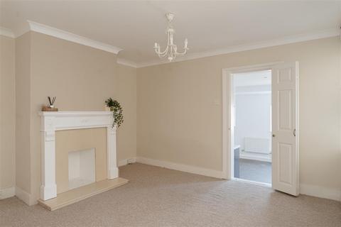 2 bedroom house for sale, Priory Road, Reigate