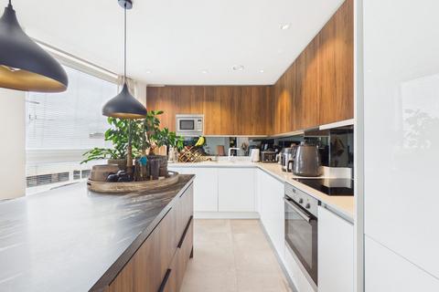 2 bedroom flat for sale, Flower Lane, Titan Court, NW7