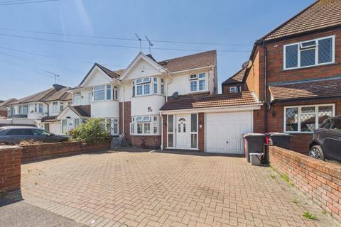 Courtlands Avenue, Langley, Berkshire, SL3
