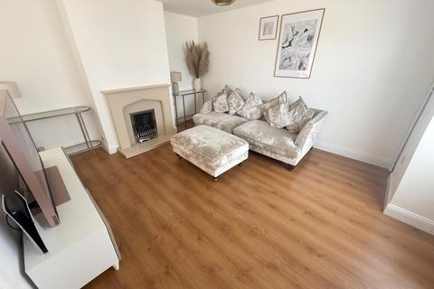 3 bedroom semi-detached house to rent, Leagrave High Street, Luton