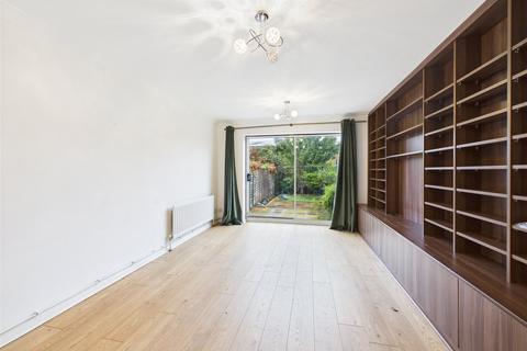 2 bedroom terraced house to rent, Percheron Close, Isleworth