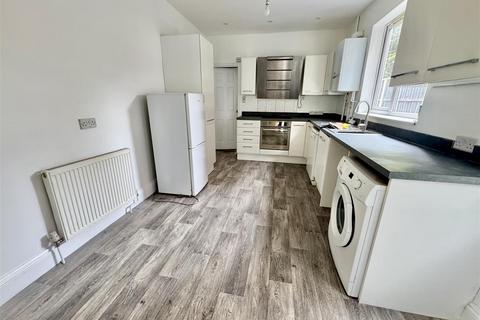 3 bedroom terraced house to rent, Reginald Street, Luton, LU2 7QZ