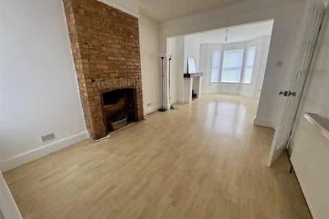 3 bedroom terraced house to rent, Reginald Street, Luton, LU2 7QZ