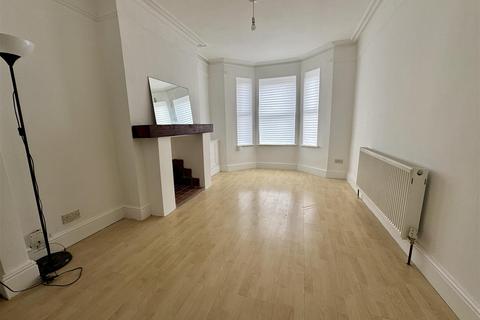 3 bedroom terraced house to rent, Reginald Street, Luton, LU2 7QZ
