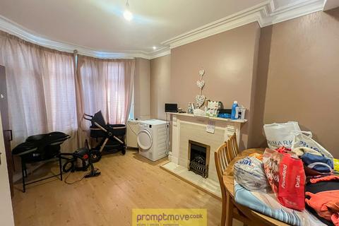 3 bedroom terraced house to rent, Highfield Road Luton LU4 8AZ