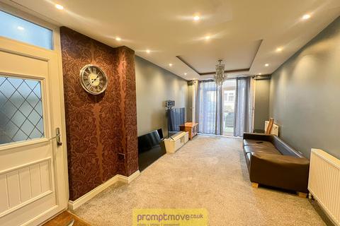 3 bedroom terraced house to rent, Highfield Road Luton LU4 8AZ