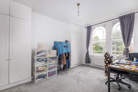 2 bedroom apartment to rent, The Avenue Surbiton KT5