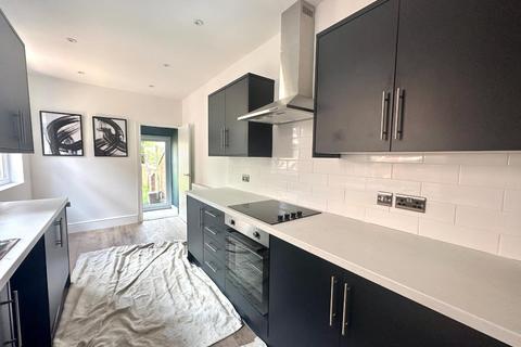3 bedroom terraced house to rent, Turner Street, Abington, Northampton NN1