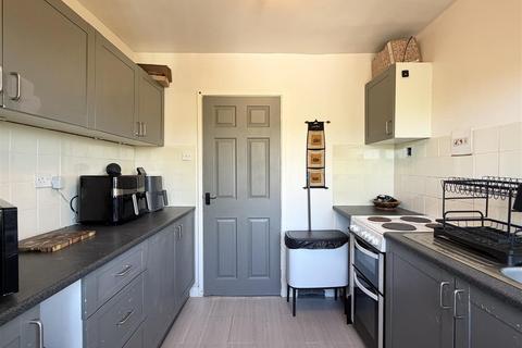 2 bedroom flat for sale, Adrian Close, Hereford