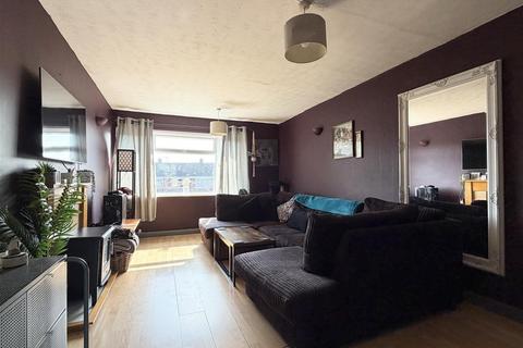 2 bedroom flat for sale, Adrian Close, Hereford