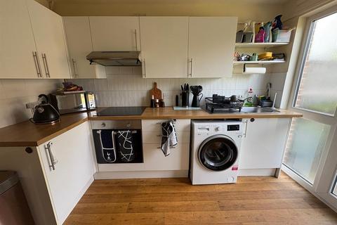 3 bedroom end of terrace house to rent, Drovers Way, Hatfield