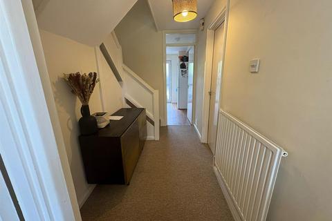 3 bedroom end of terrace house to rent, Drovers Way, Hatfield