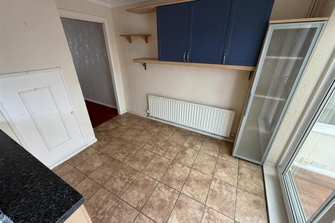 3 bedroom terraced house to rent, Alesia Road, Luton, LU3 3QH