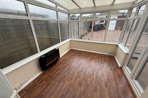 3 bedroom terraced house to rent, Alesia Road, Luton, LU3 3QH