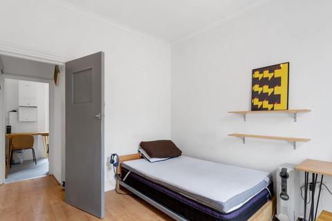 Studio to rent, Leconfield Road, London, N5