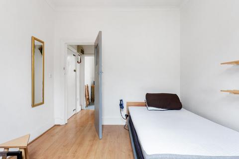 Studio to rent, Leconfield Road, London, N5