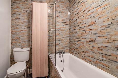 2 bedroom flat to rent, Baffin Street, Dundee DD4