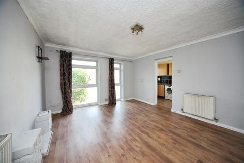 2 bedroom flat for sale, Elderberry Close, Luton
