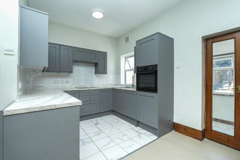 3 bedroom terraced house to rent, Minard Road London SE6