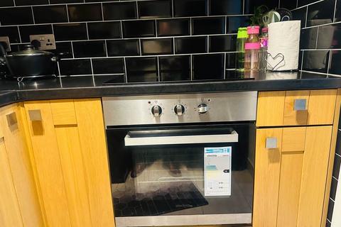2 bedroom terraced house to rent, Dunstable Road, Luton LU4