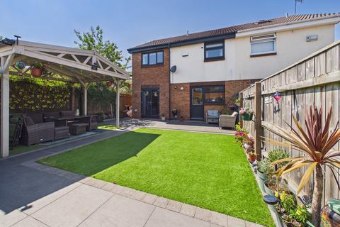 4 bedroom semi-detached house for sale, Howdale Road, Hull, HU8 9JZ