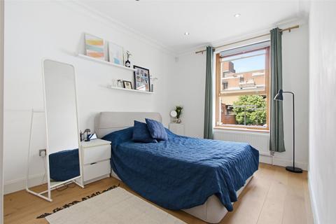 2 bedroom apartment for sale, Wallis Mews, London, N8