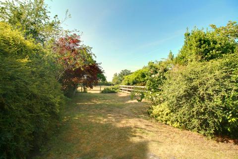 2 bedroom ground floor maisonette for sale, Trinity Close, Bromley BR2