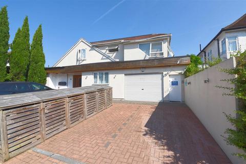 Creighton Avenue, East Finchley, N2