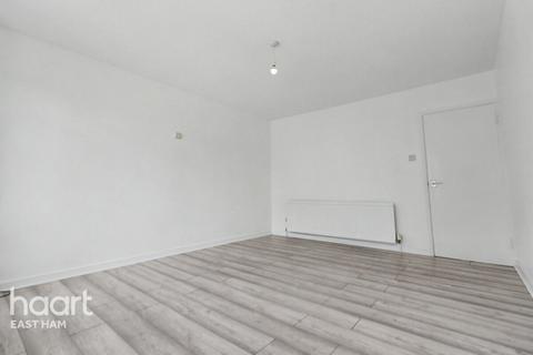 2 bedroom flat to rent, Plaistow Park Road, LONDON