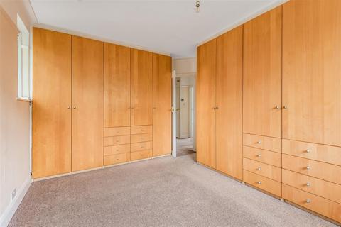 1 bedroom flat to rent, Wentworth Court, Surbiton