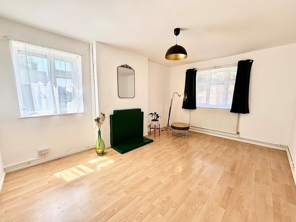 Rivenhall Gardens, London, E18 - Widok 3