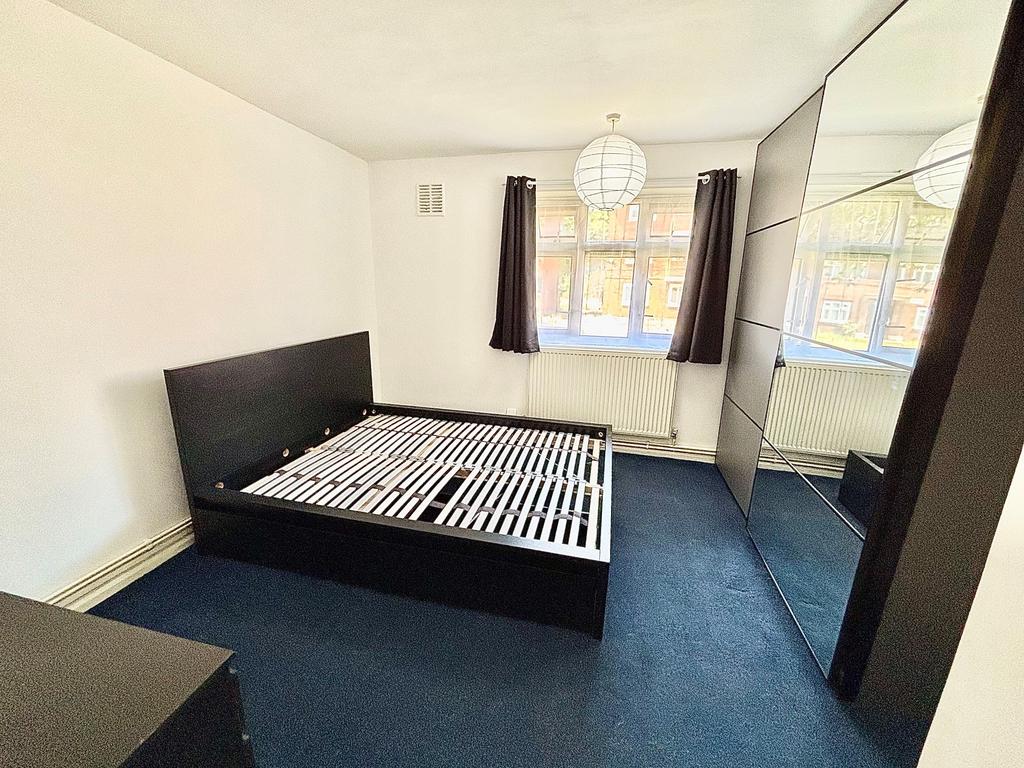 Rivenhall Gardens, London, E18 - Widok 5