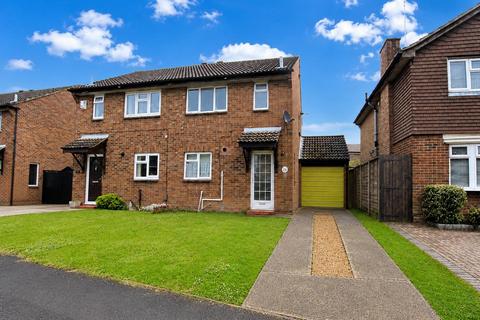 3 bedroom semi-detached house to rent, Icknield Catchment