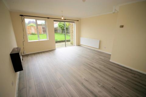 3 bedroom semi-detached house to rent, Icknield Catchment