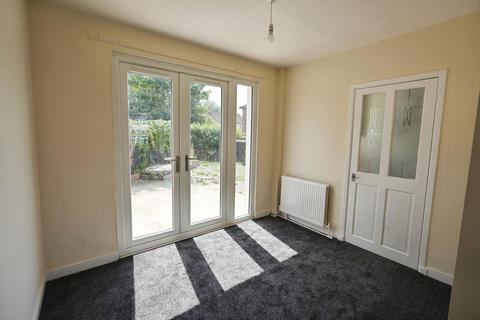 3 bedroom semi-detached house to rent, Largs Walk, Manchester