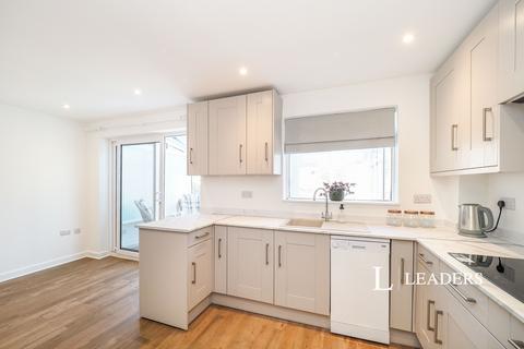 3 bedroom semi-detached house to rent, Windmill Avenue, Kilburn, DE56