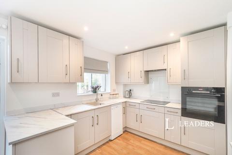 3 bedroom semi-detached house to rent, Windmill Avenue, Kilburn, DE56