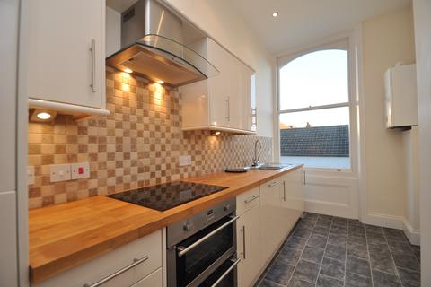 2 bedroom flat to rent, South Cliff, Eastbourne, BN20