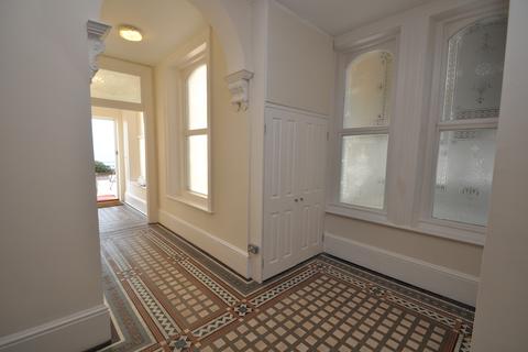 2 bedroom flat to rent, South Cliff, Eastbourne, BN20