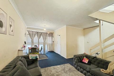 2 bedroom flat to rent, Bedford Square, Dunstable LU5