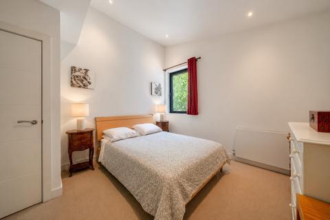 3 bedroom flat for sale, Replingham Road, Southfields, London, SW18