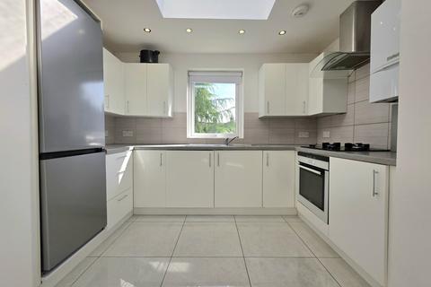 2 bedroom flat to rent, Vaughan Road, London, SE5