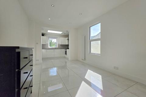 2 bedroom flat to rent, Vaughan Road, London, SE5