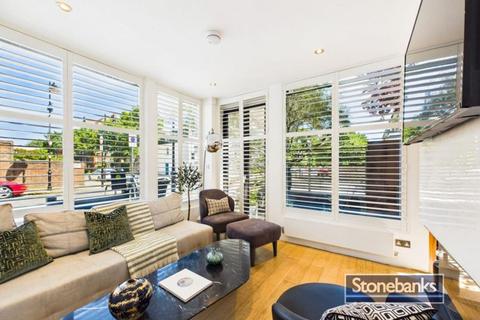 3 bedroom end of terrace house for sale, Halliford Street, London N1