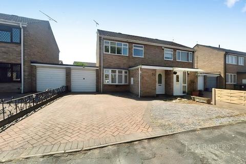 3 bedroom semi-detached house to rent, Walton Close, Stourport-on-Severn, Worcestershire, DY13