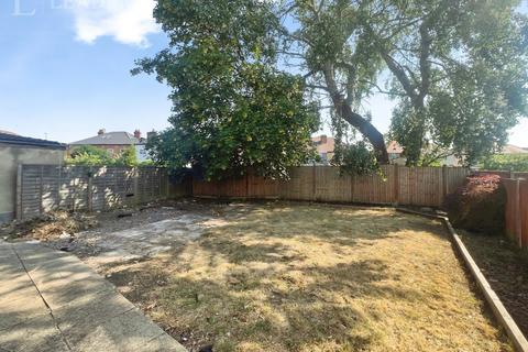 3 bedroom semi-detached house to rent, Brackens Avenue, Alvaston, Derby, DE24
