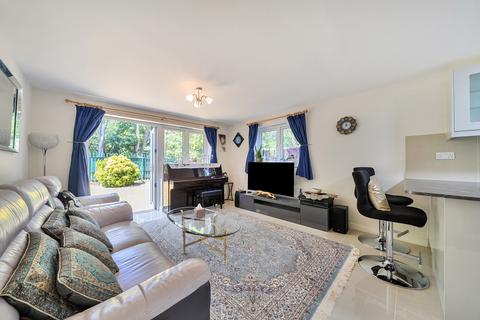 1 bedroom apartment for sale, Langton Grove, Northwood