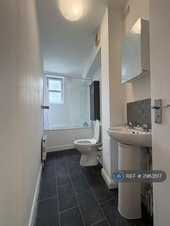 2 bedroom flat to rent, Ford Road, London, E3