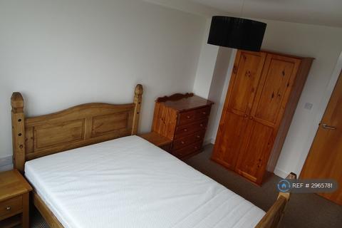 2 bedroom flat to rent, Lakeside Rise, Manchester, M9